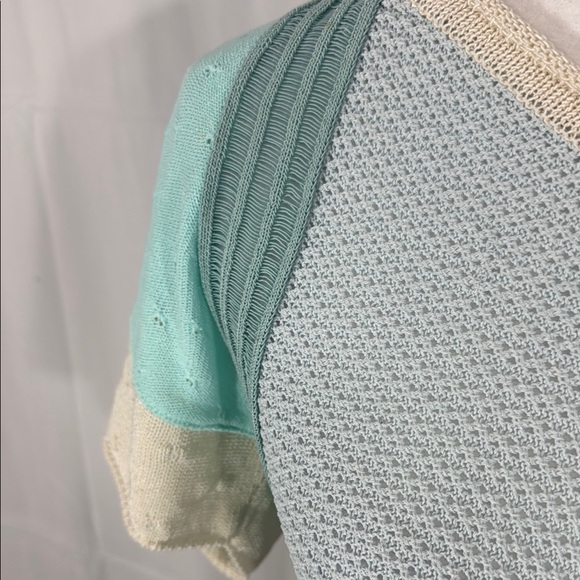 Aldo Martins Textured Knit Top in Soft Gray and Cream Size 6 - Picture 7 of 10